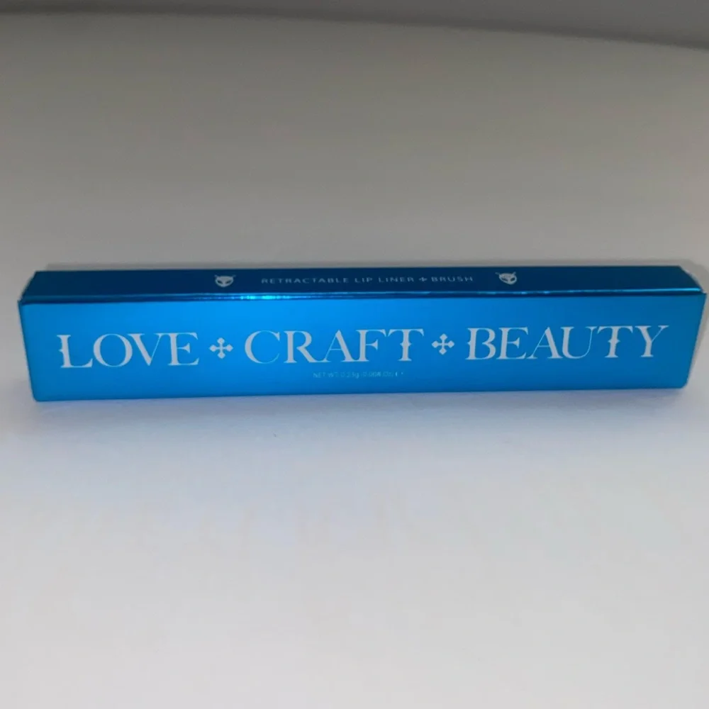 LOVE, CRAFT, BEAUTY Lip‎ Liner & Brush